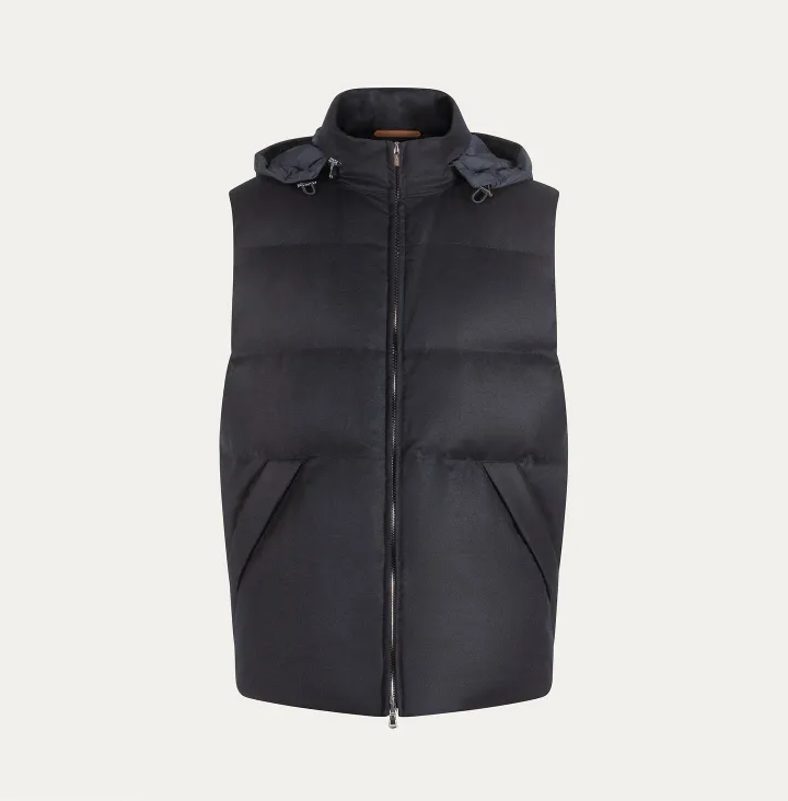 Sleevless down jacket with concealed hoo
